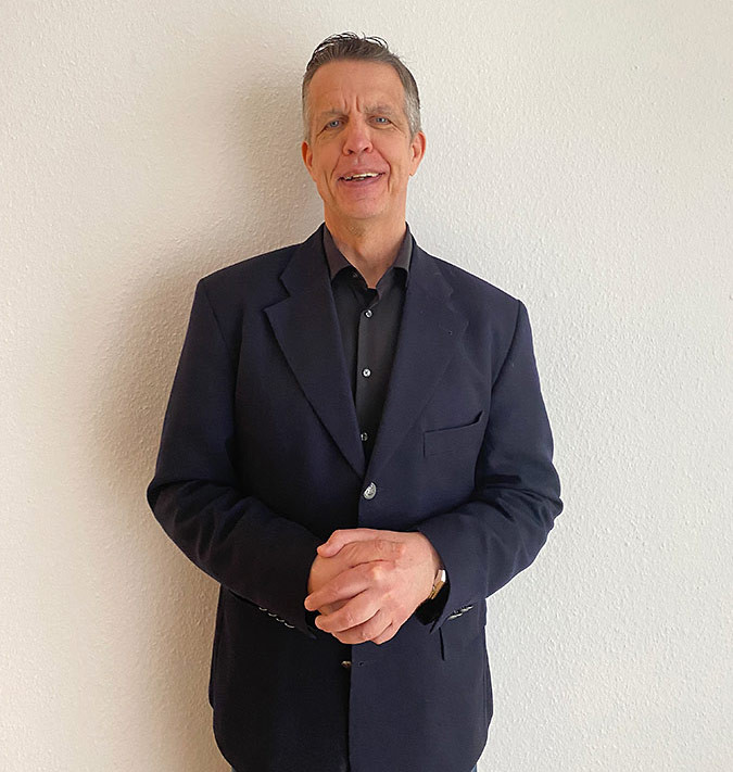 Dr. Henning Hirsch