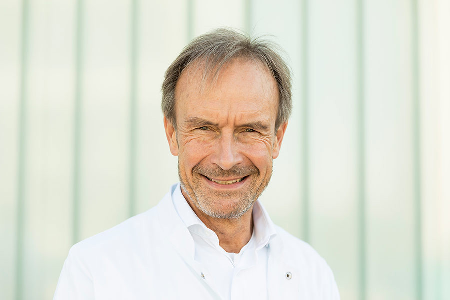 Prof. Dr. Eike Sebastian Debus